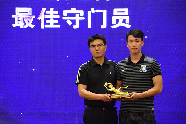 郑钦文2比1逆转战胜肯宁 收获红土赛季“开门红”